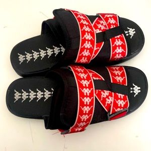 It’s a good slide but it was worn a couple times but they are in Good condition